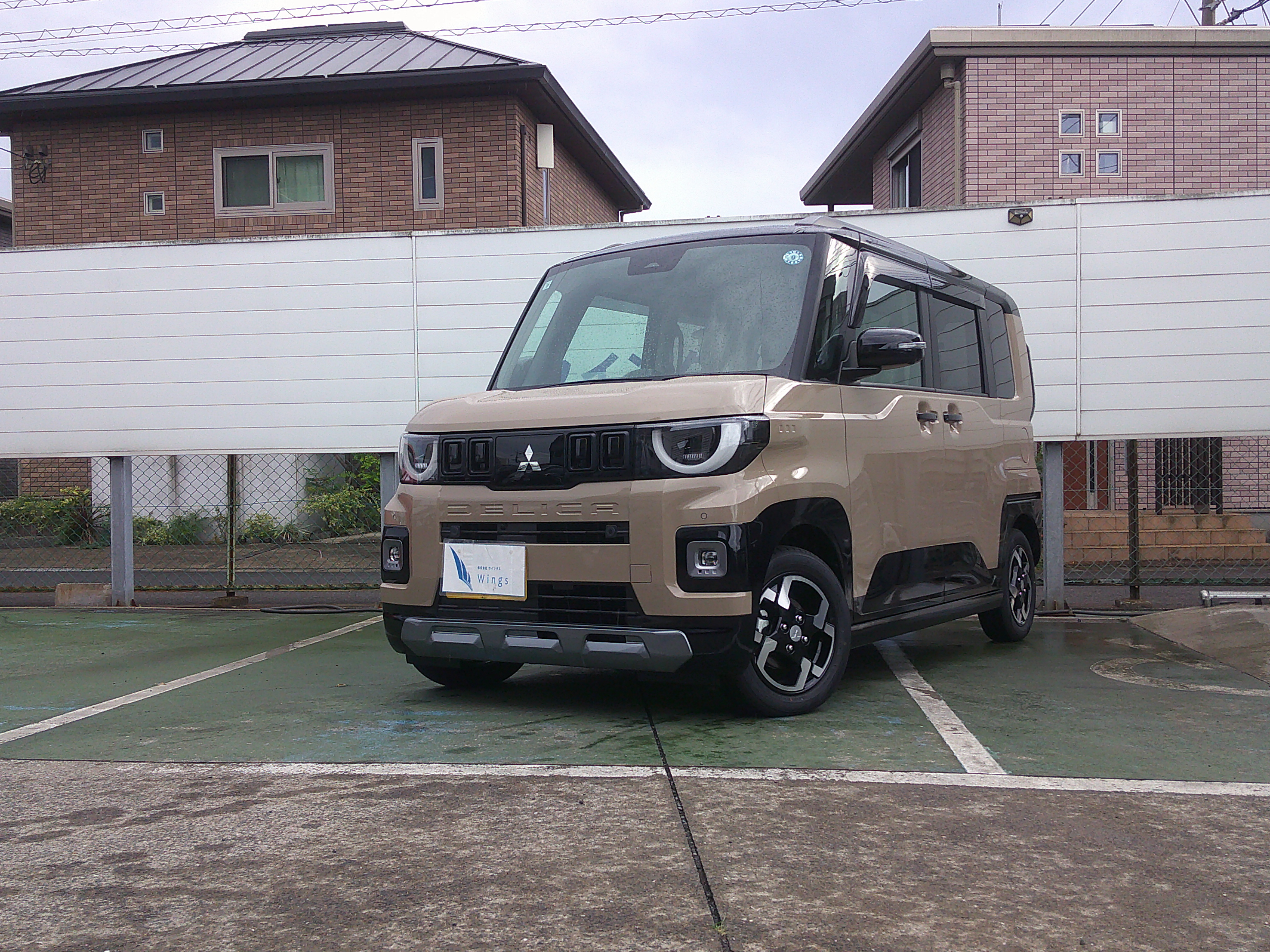 デリカミニ　TプレミアムデリマルPKG・届出済み未使用車